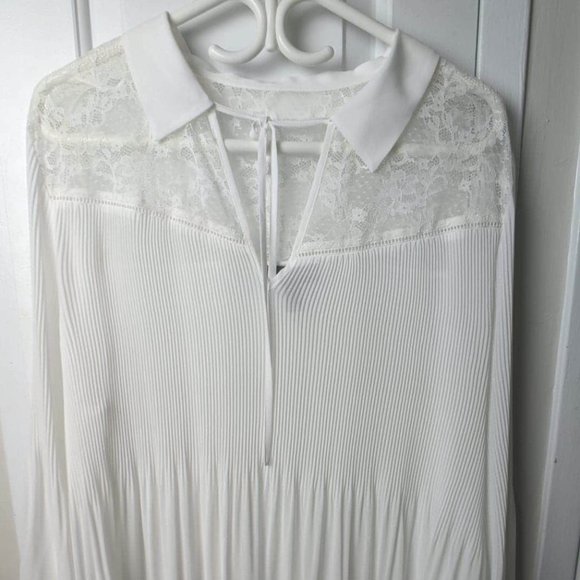 Lovely summer top with Lace details - Picture 1 of 4